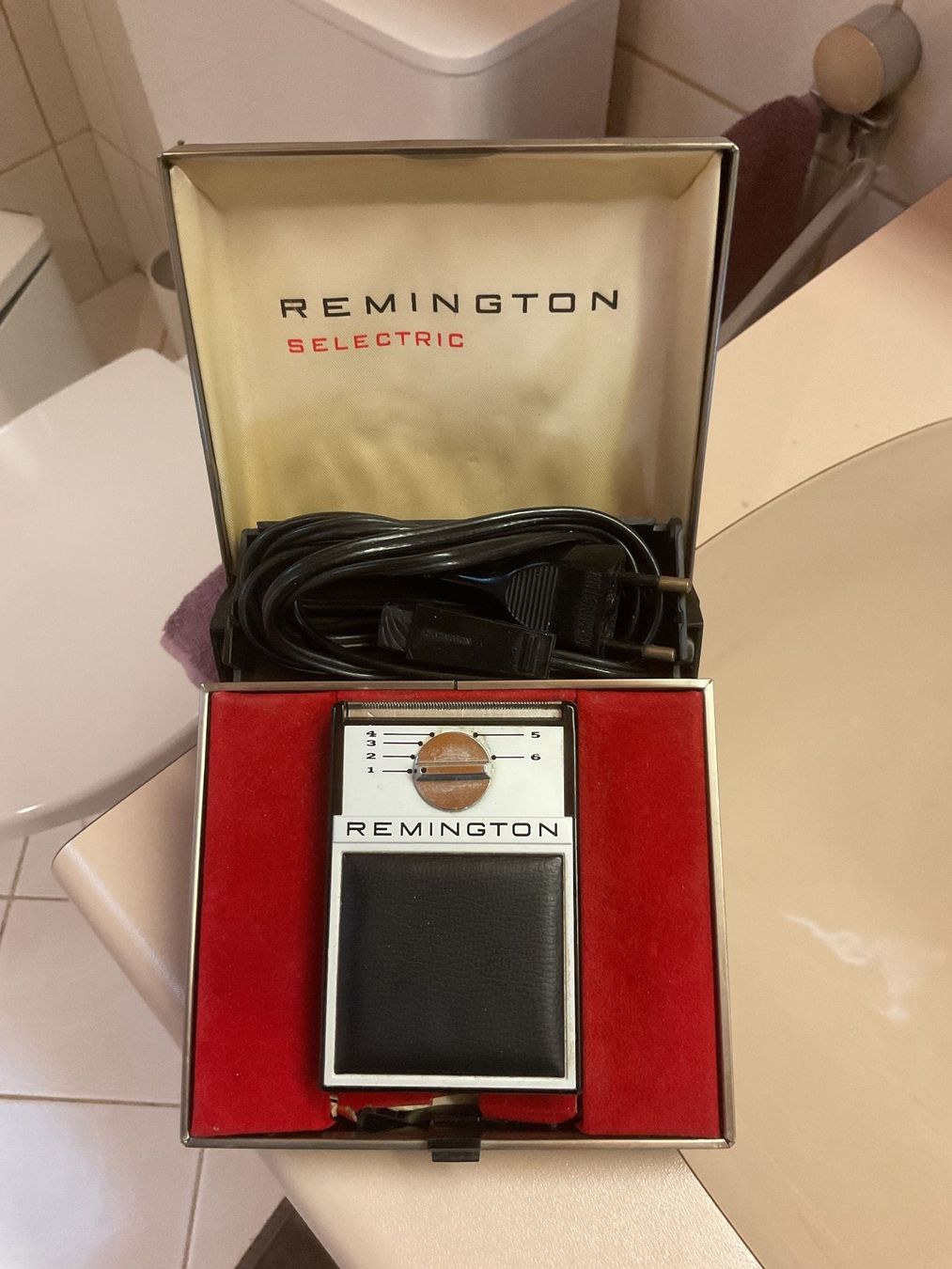 Remington Rasoi & Lamette da barba: Remington Rasierer – Usato da Solothurn venduto da huesi78