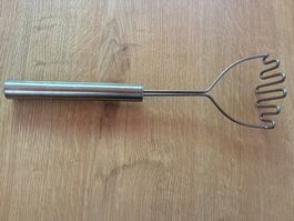 Kartoffelstampfer aus Metall von IKEA