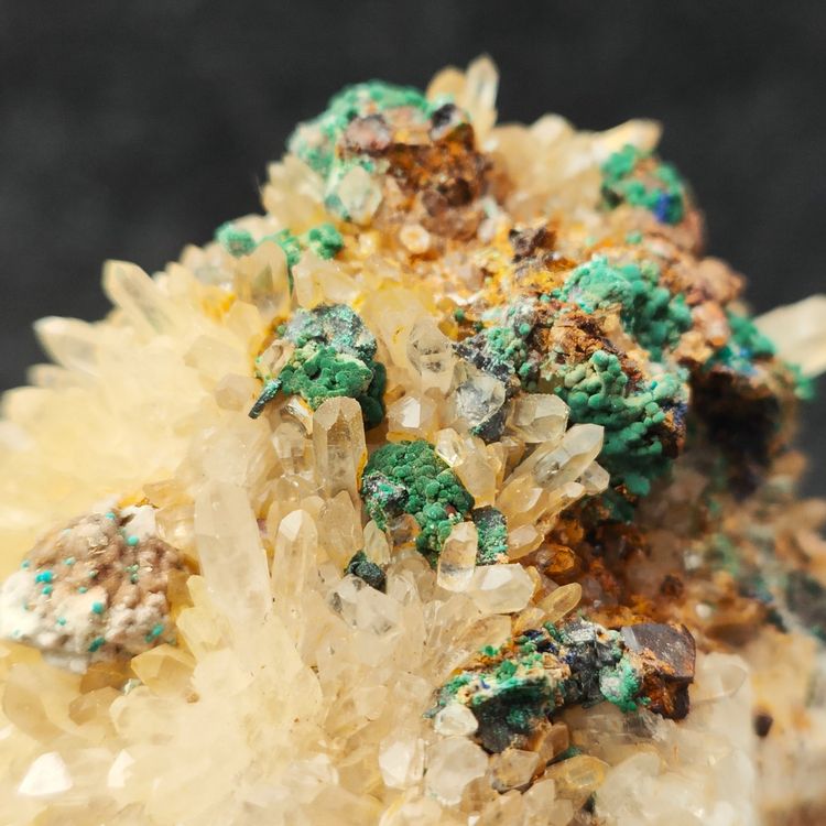UNICO, MALACHITE, TETRAEDRITE e CRISOCOLLA su QUARZO, Isola (Neu ...