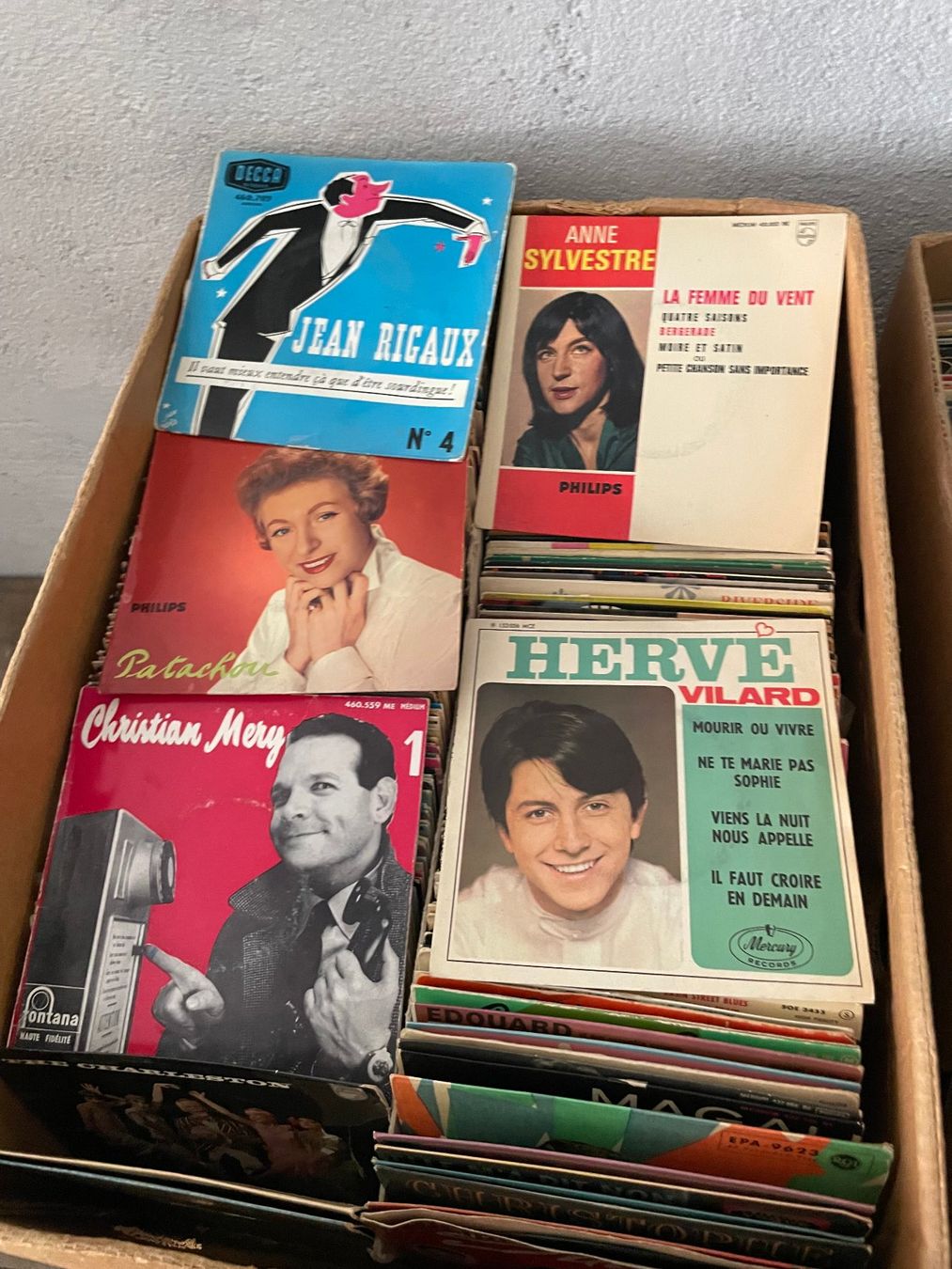 Schallplatten: 2 cartons de disque vinyle 45 t a 4 titres – Gebraucht aus La Croix (Lutry) von netrajet 5