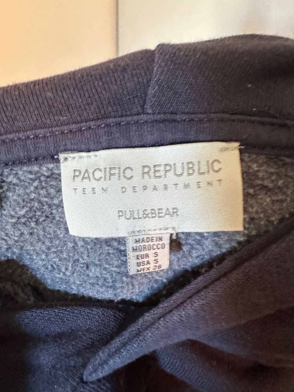 Pull&Bear Maglioni & Felpe: ADORE YOU! Pullover – Usato da Liestal venduto da Cliestal 2