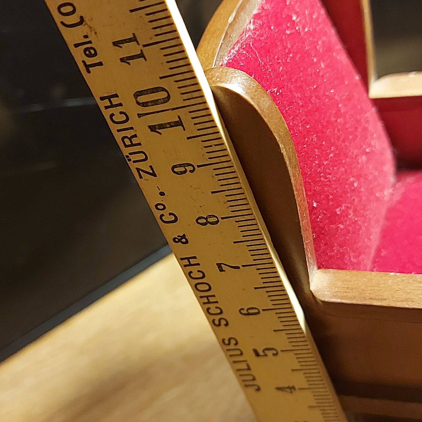 Puppenhäuser & -möbel: Puppenhausmöbel Sofa rot Miniatur Möbelstück – Gebraucht aus Schlieren von Svenja7 9