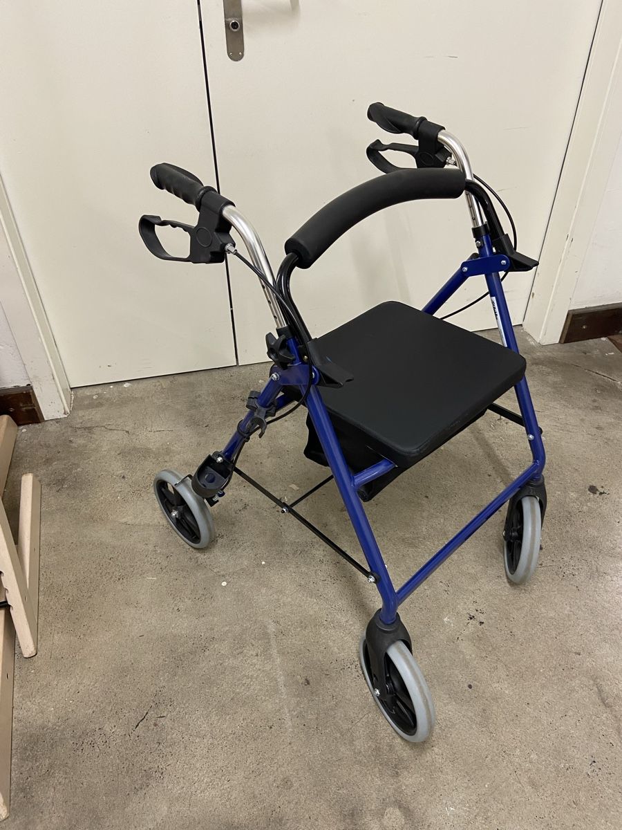 Ausili per la deambulazione: Gehhilfe Rollator blau  – Usato da Dietikon venduto da brocki-eyra 2