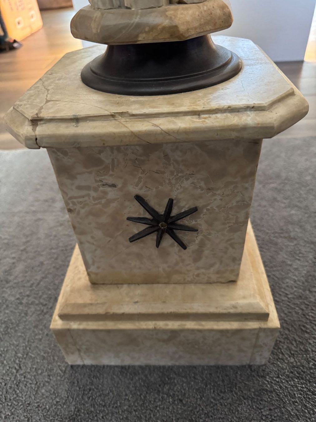 Sonstige Dekorationen & Accessoires: Marmorsäule / Pflanzenständer, Höhe 108cm ANTIK – Gebraucht aus Horgen von Auction-Kings 4