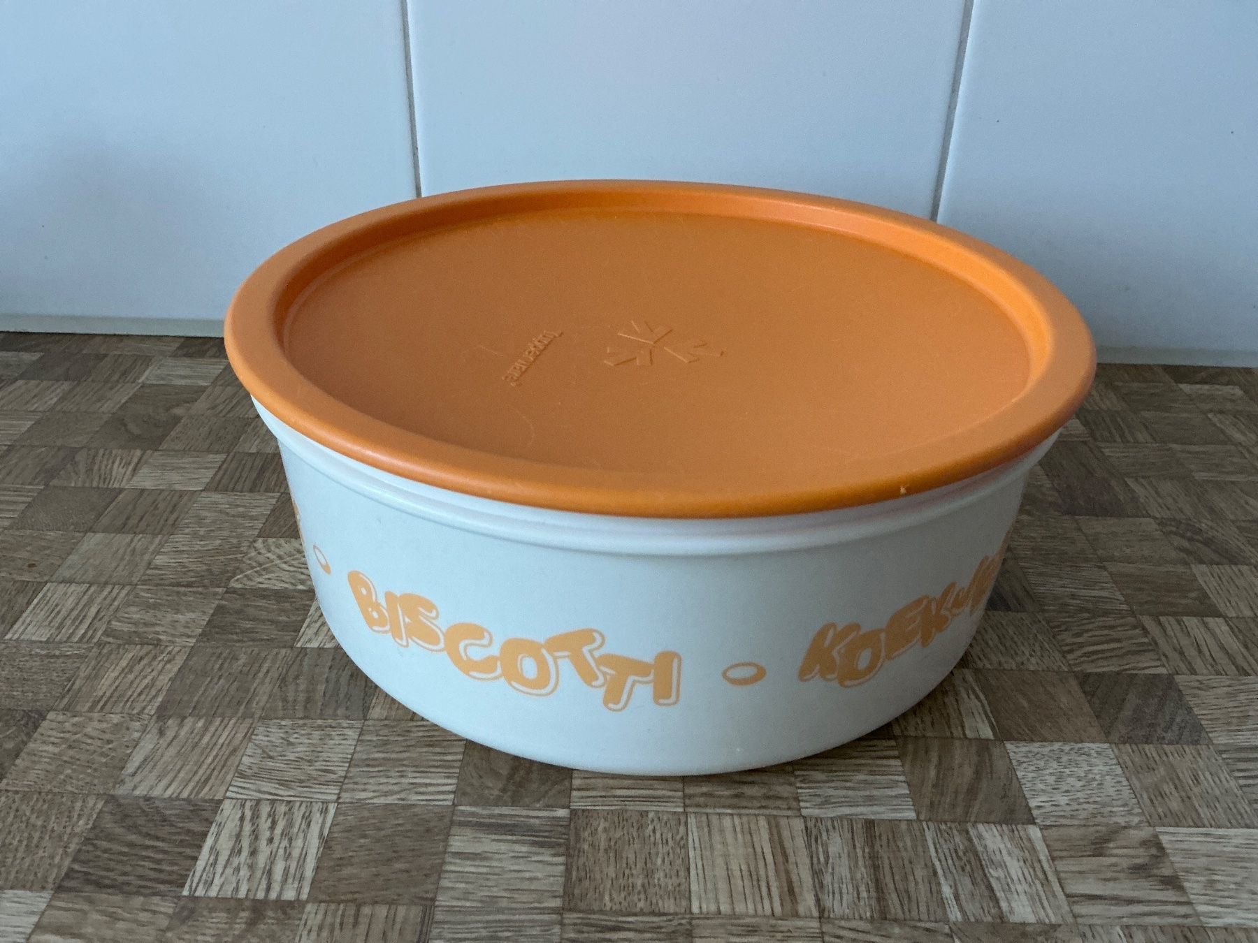 Tupperware Behälter & Ähnliches: Tupperware Guetzlidose – Gebraucht aus Birmensdorf ZH von Hilhan 1
