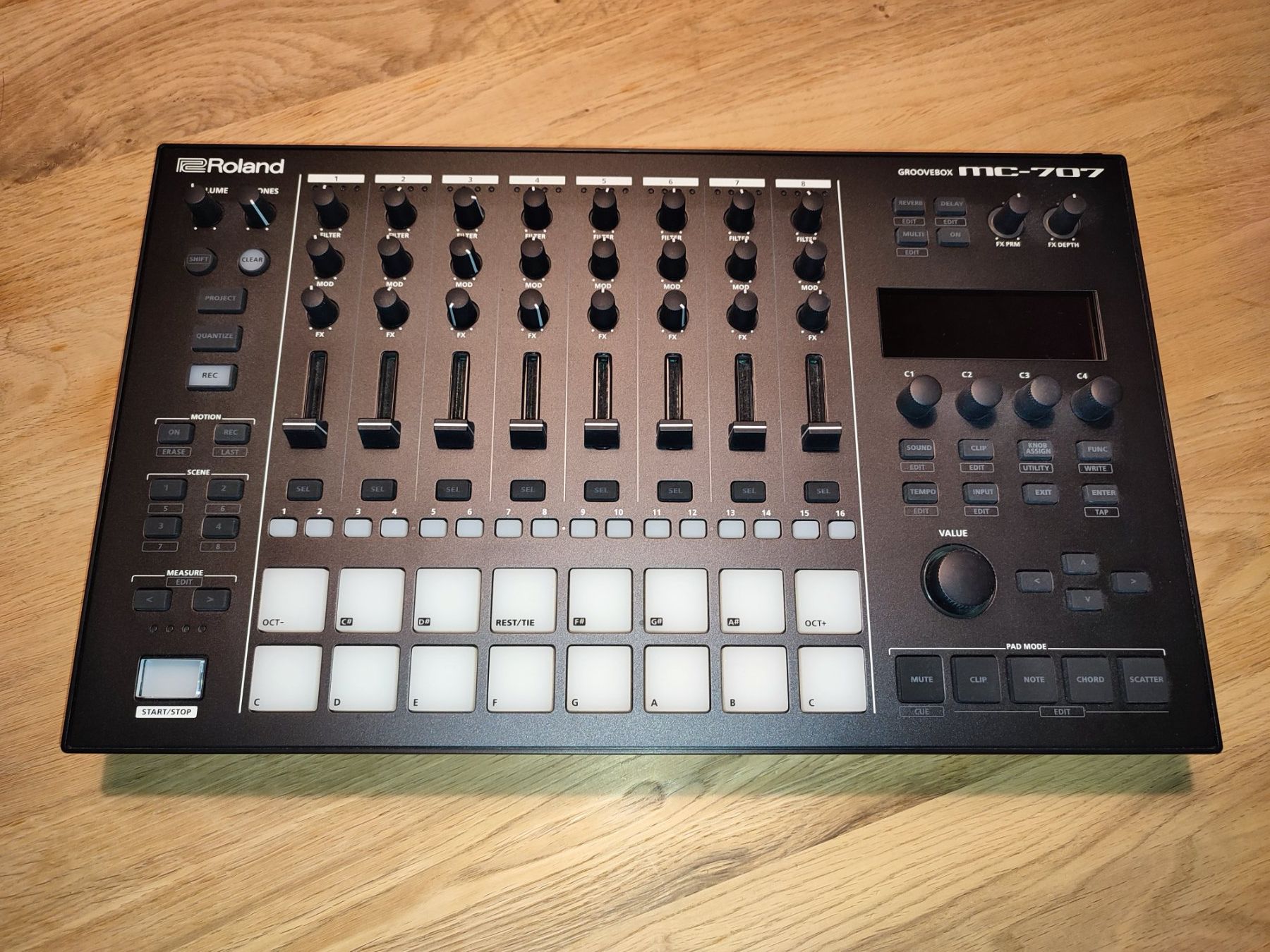 Roland Strumenti musicali: Roland MC-707 Groovebox – Usato da Felben-Wellhausen venduto da Phattpat 1