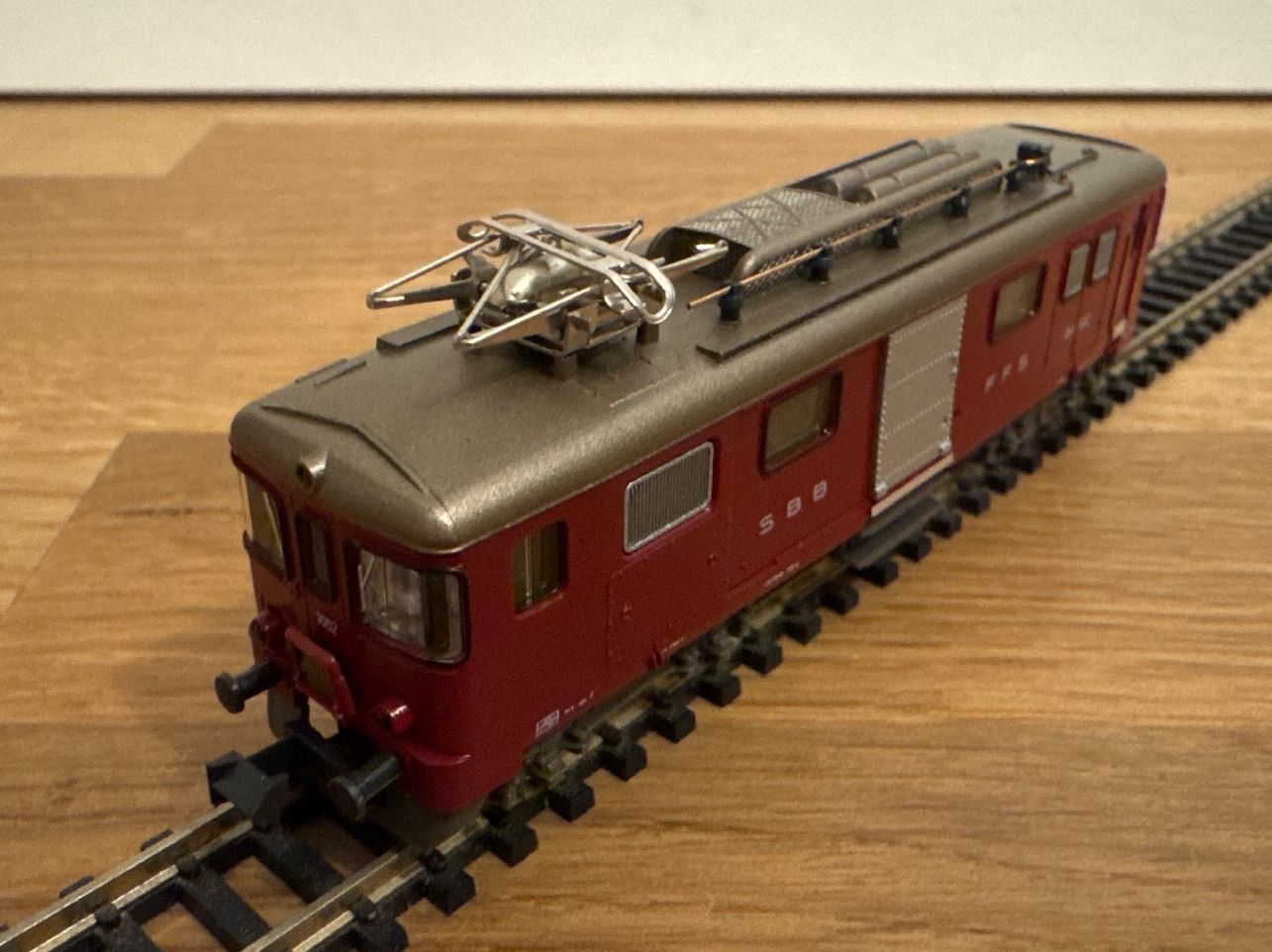 Hobbytrain Modellini di ferrovie: Hobbytrain 14442 SBB E-Lok De 4/4 1662 – Nuovo (secondo la descrizione) da Schlierbach venduto da Look8 2