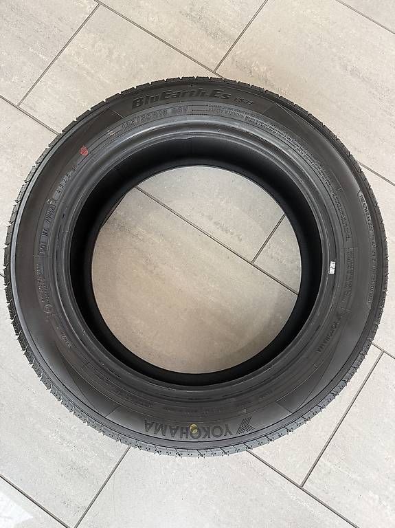 Pneus & Roues: 4 neue Sommerreifen – D'occasion à Schattdorf par dam_7z6w