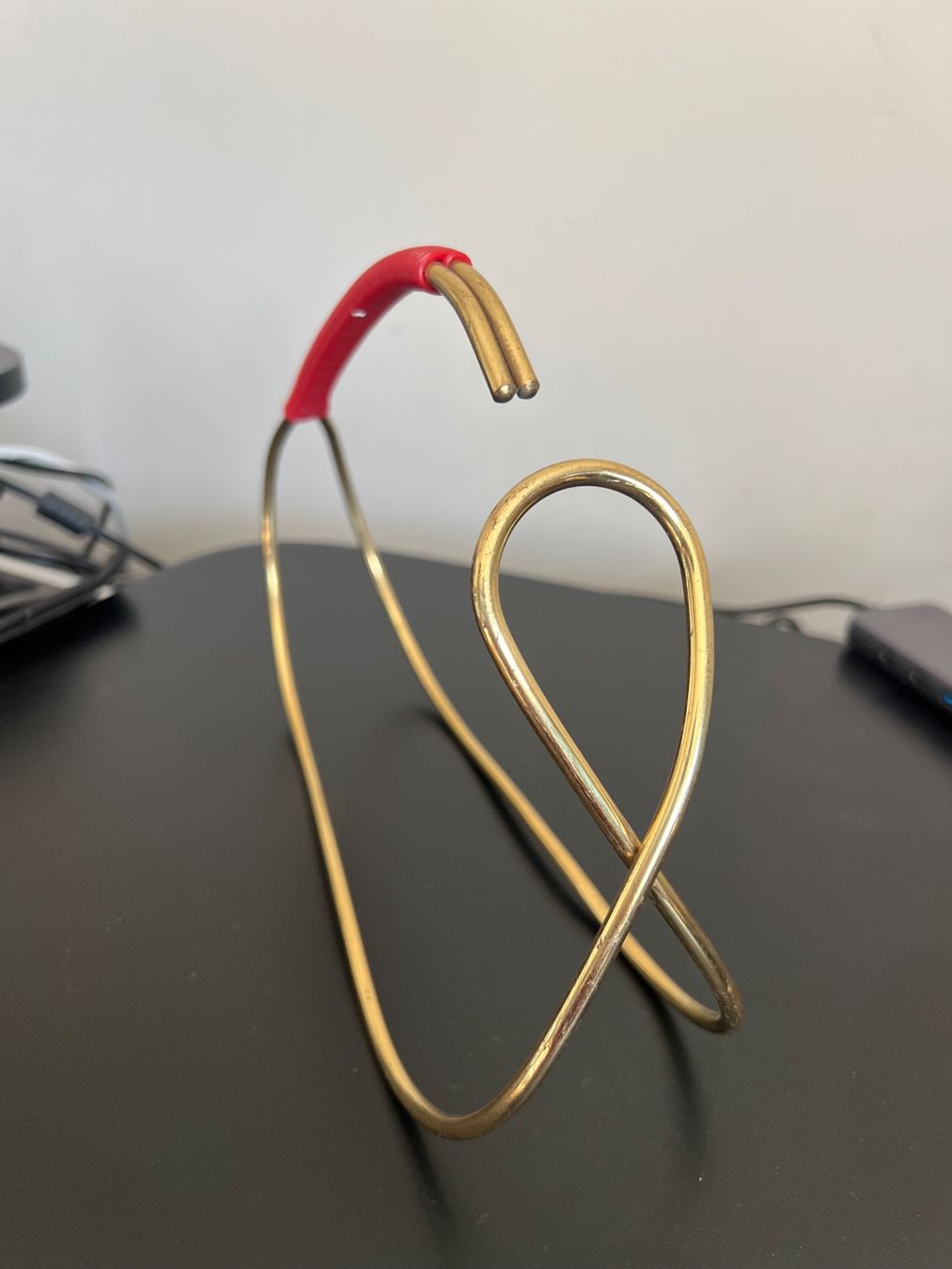 Portabottiglie: Flaschenständer mit rotem Griff Retro Vintage – Usato da Jona venduto da Sariksa