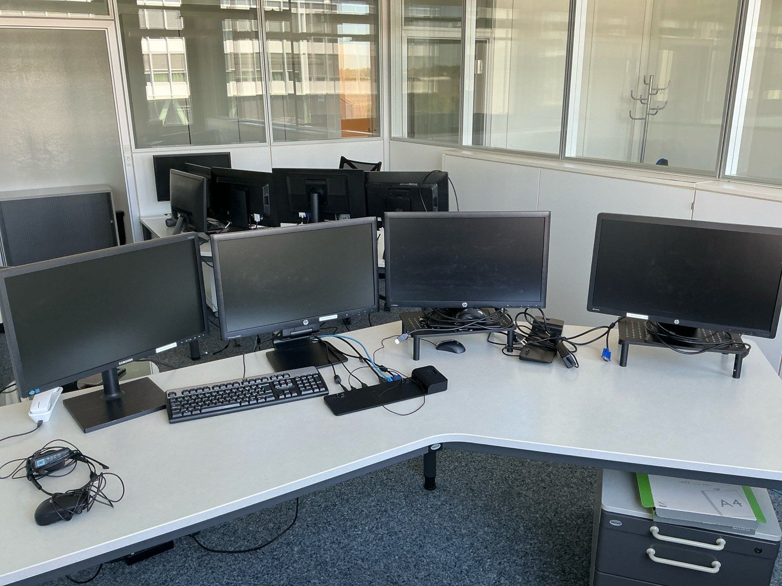 Monitor: Posten mit IT Zubehör – Usato da Zürich venduto da PIPM_Switzerland 1