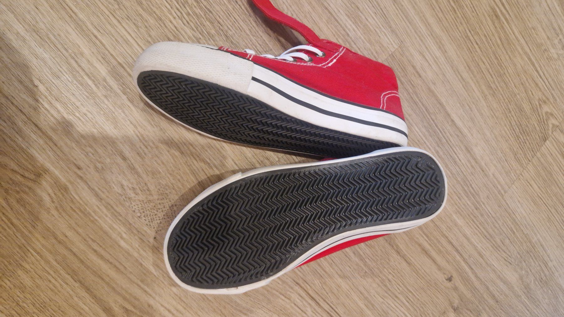 Scarpe per ragazzi: Rote Kinder Turnschuhe, Gr. 32, Top Zustand – Usato da Roggliswil venduto da Crosser17 3
