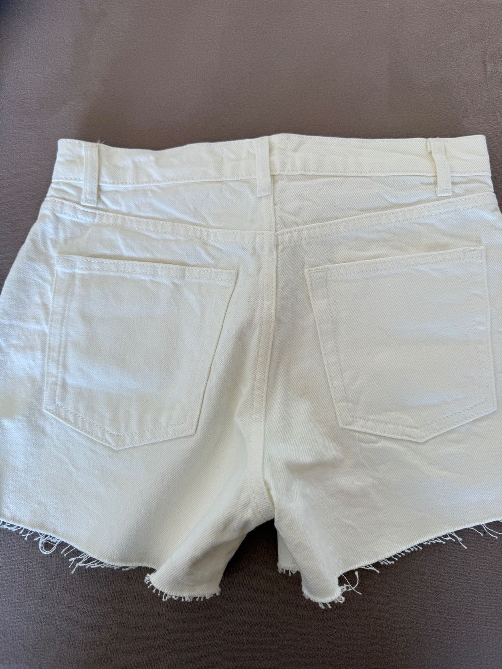 Pantaloni: Reformation Shorts in cream – Usato da Zürich venduto da jbeauxarts 1