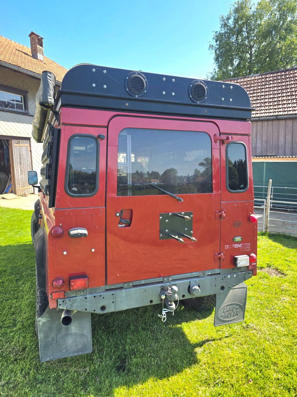 Land Rover Automobili: Land Rover Defender 110Tdi rot – Usato da Wald AR venduto da himmel1 5