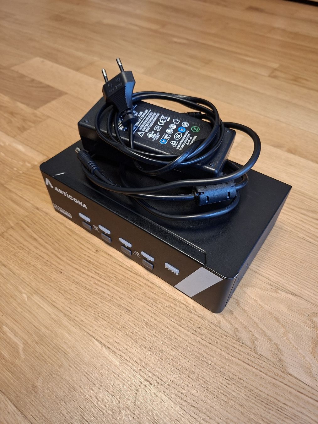 Hub & Switch: Articona 4 Port KVM-Switch von StarTech – Usato da Kehrsatz venduto da bassooon 3