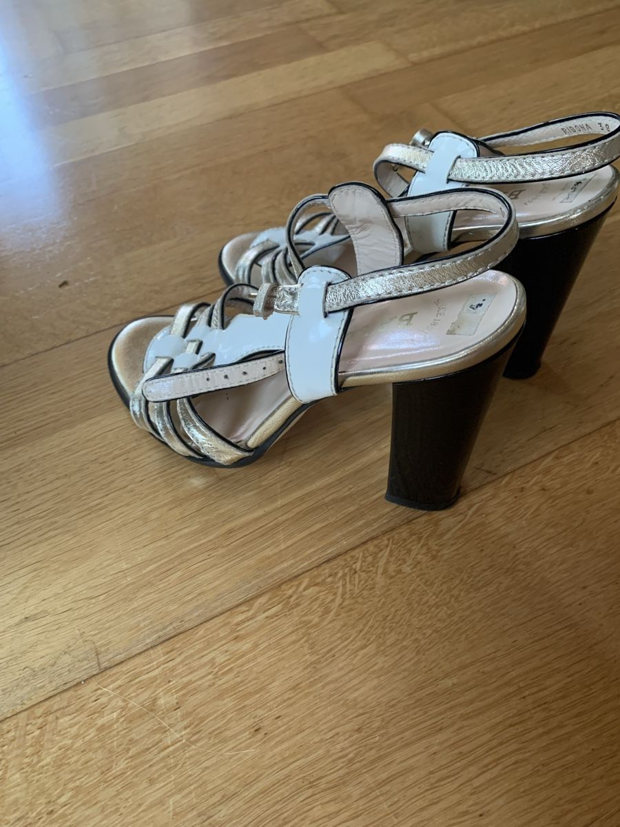 Bally Scarpe da donna: Bally Sandalen Leder Weiss Gold Gr 38  – Nuovo (secondo la descrizione) da Sempach venduto da katzaana3 1