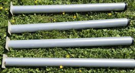 Quatre pieds de table métalliques robustes -