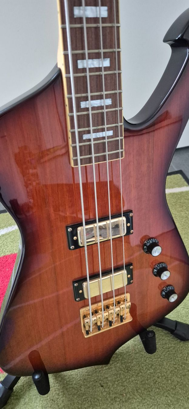Ibanez Strumenti musicali: Ibanez Iceman Bassgitarre – Usato da Seon venduto da Massacra 4