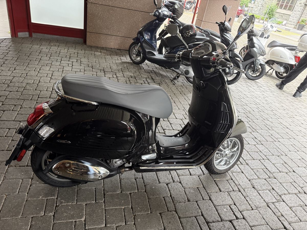 Vespa Scooter: Vespa GTS 300 – Nuovo (secondo la descrizione) da Luzern venduto da TheDoctor05 7