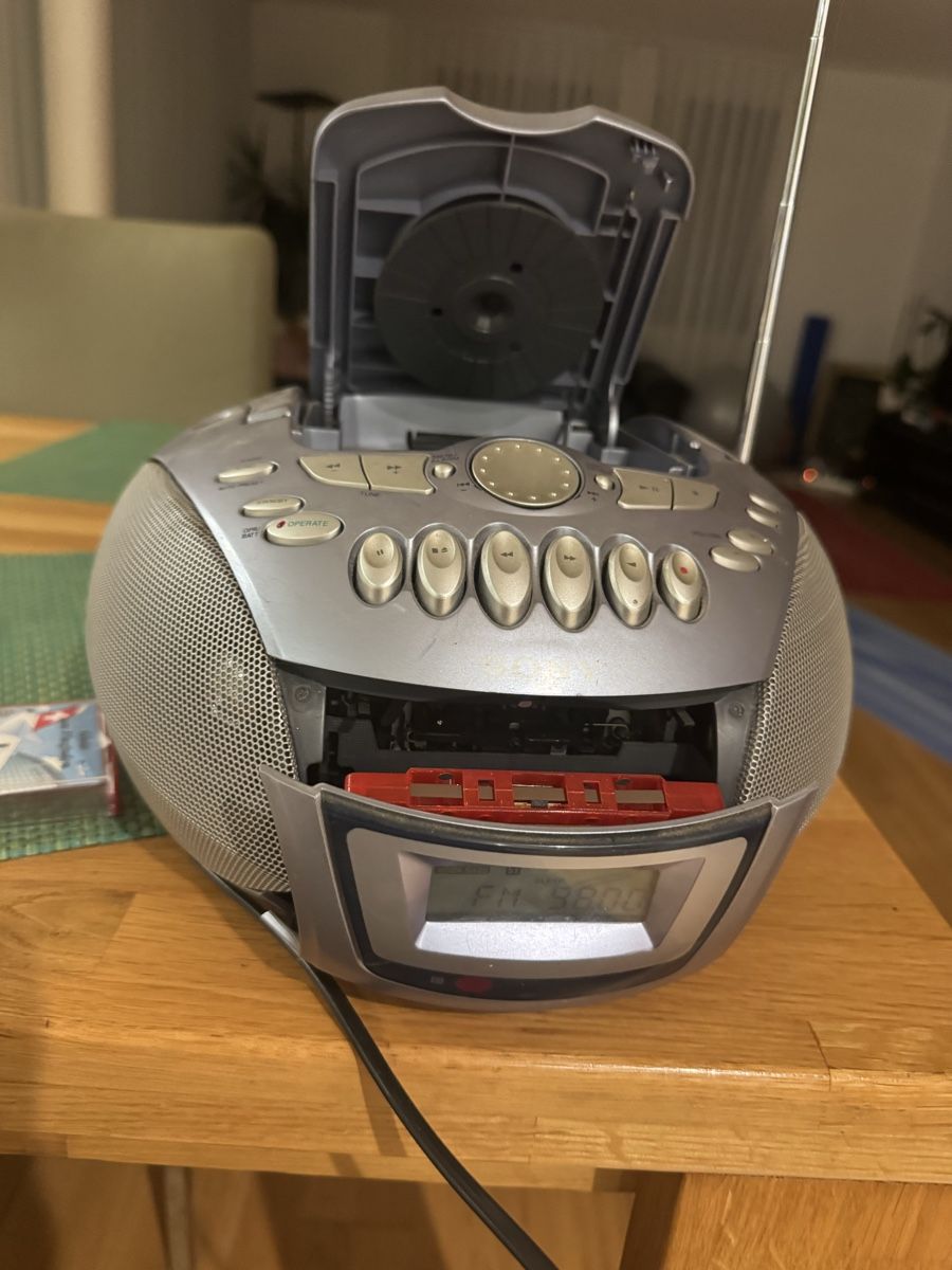Sony Radios: Radio CD Cassette SONY CFD-E75SL bon tat – Gebraucht aus Wabern von moh_s5m8