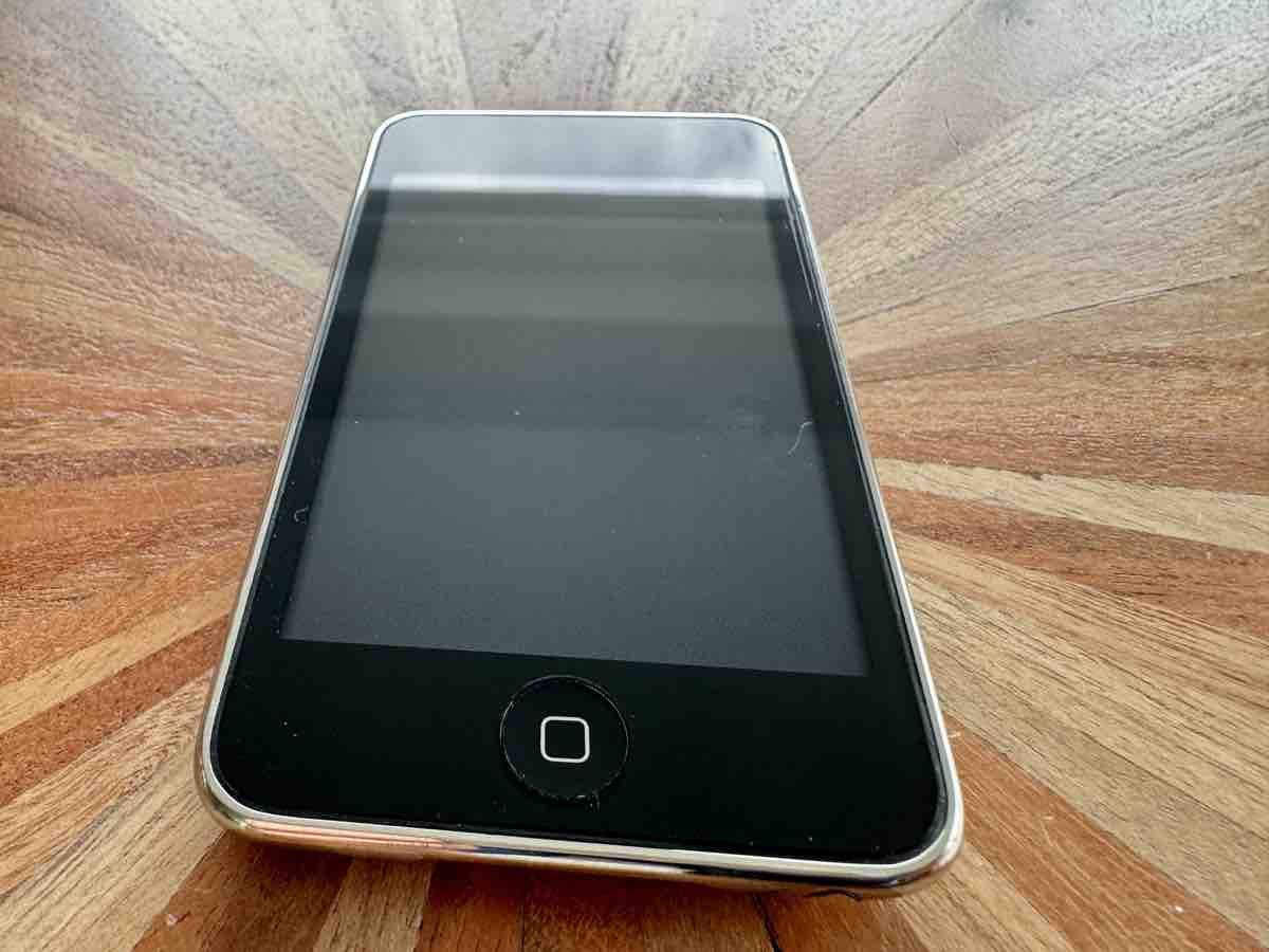 Apple Tragbarer Mediaplayer: Apple iPod touch 3 32GB Silber MP3 – Gebraucht aus St. Gallen von hae_6rmh 5