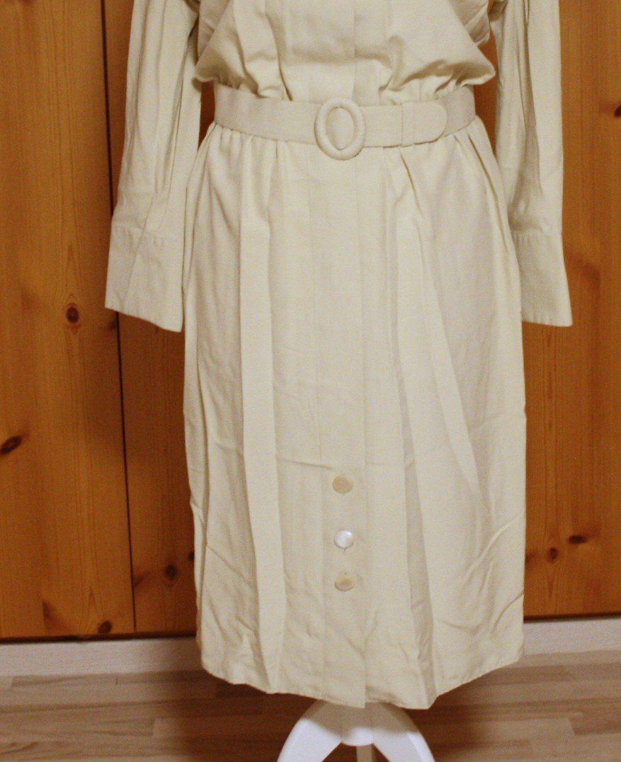Vestiti: Kleid AKRIS beige Gr. 42 – Usato da Flüelen venduto da Diversicum-Vintage 2