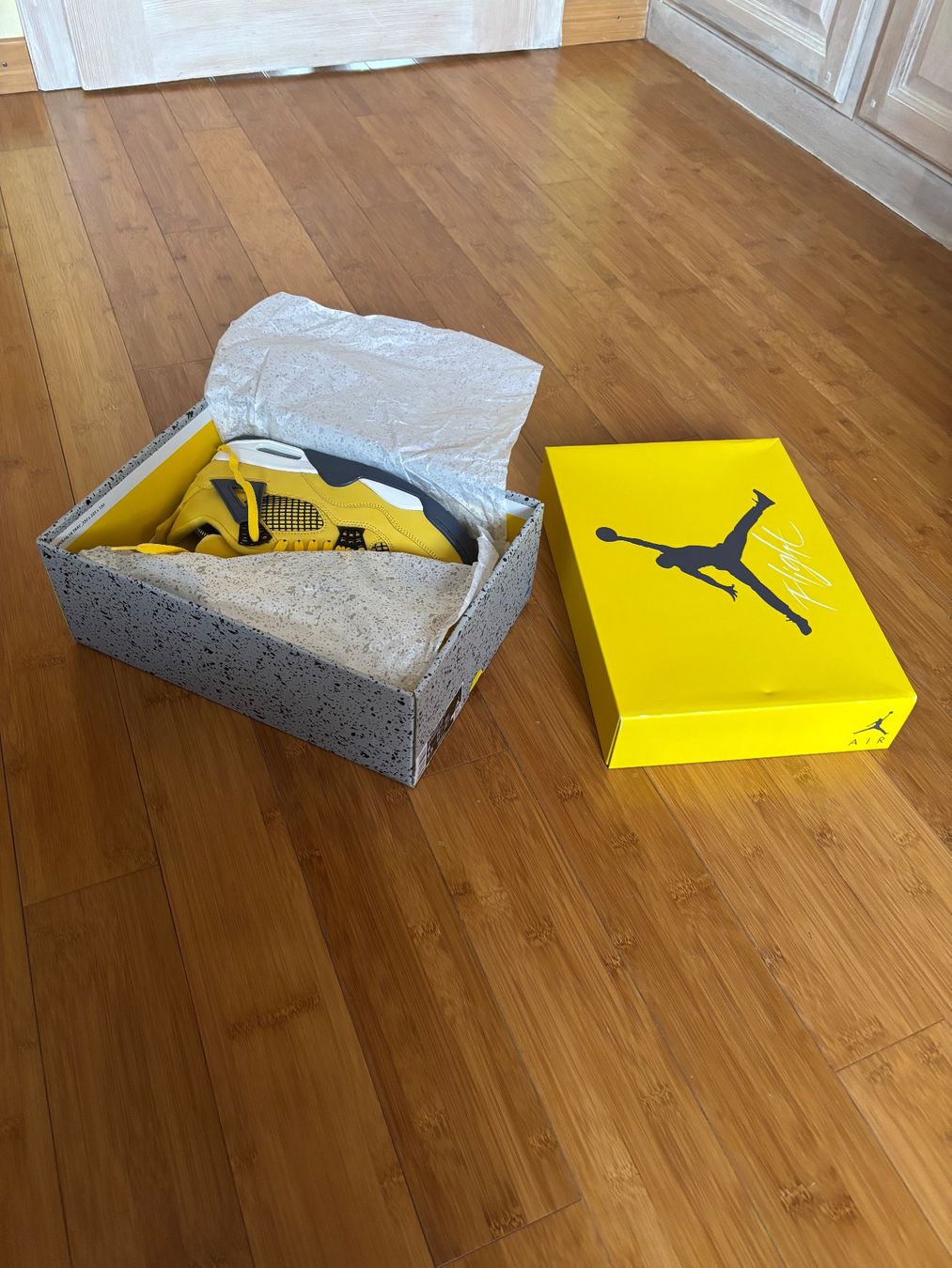 Jordan Scarpe da uomo: Jordan 4 Lightning neuve ! – Nuovo e nell'imballaggio originale da Cottens FR venduto da ginop 3