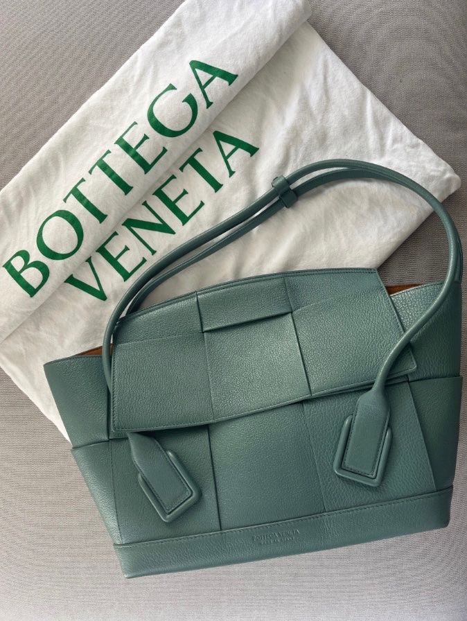 Bottega Veneta Taschen: Bottega Veneta Arco Tasche Medium – Neu (gemäss Beschreibung) aus Bern von chi_l5tm