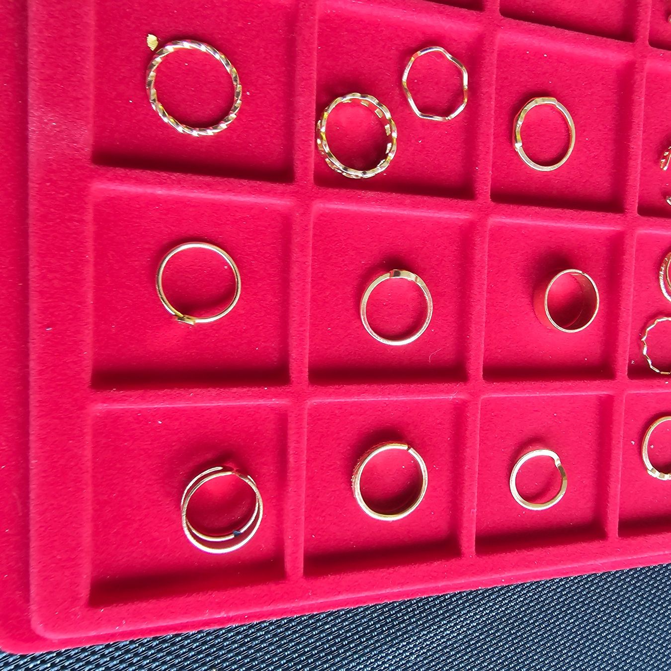 Sonstiger Schmuck: 28 st ringeschmuck lot – Neu und originalverpackt aus wolfhalden von 46464646 4