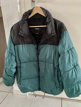 Pull&Bear Puffer Jacke grün, schwarz Grösse M 