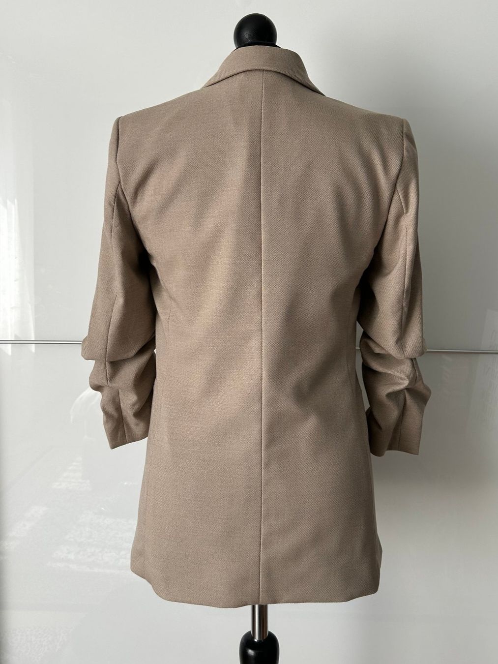 H&M Vestes: Blazer mit gerafften Ärmeln – D'occasion à Riedholz par rebeccas 1
