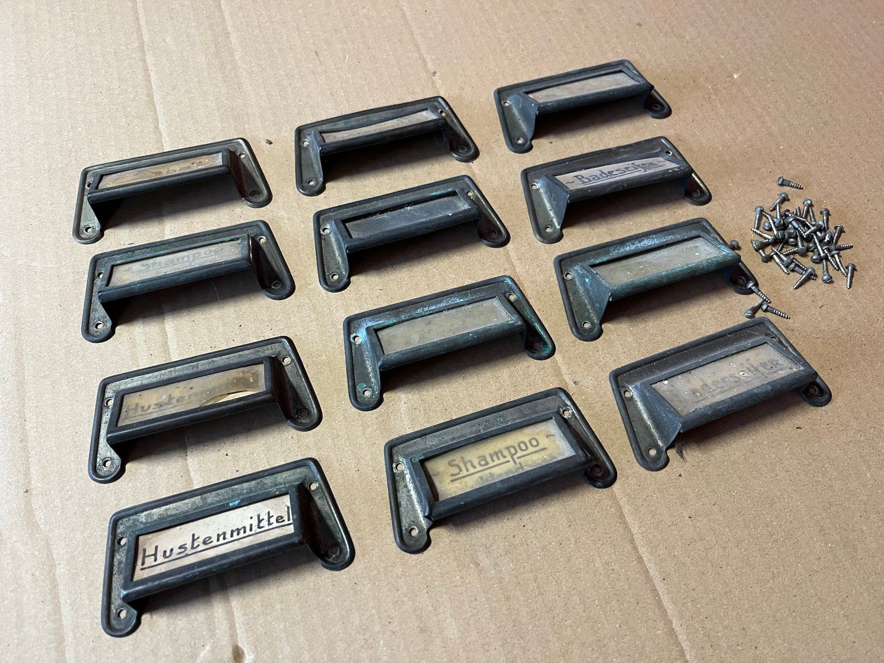 Ferramenta: Schubladengriffe – Usato da Unterkulm venduto da Fabulirius 4