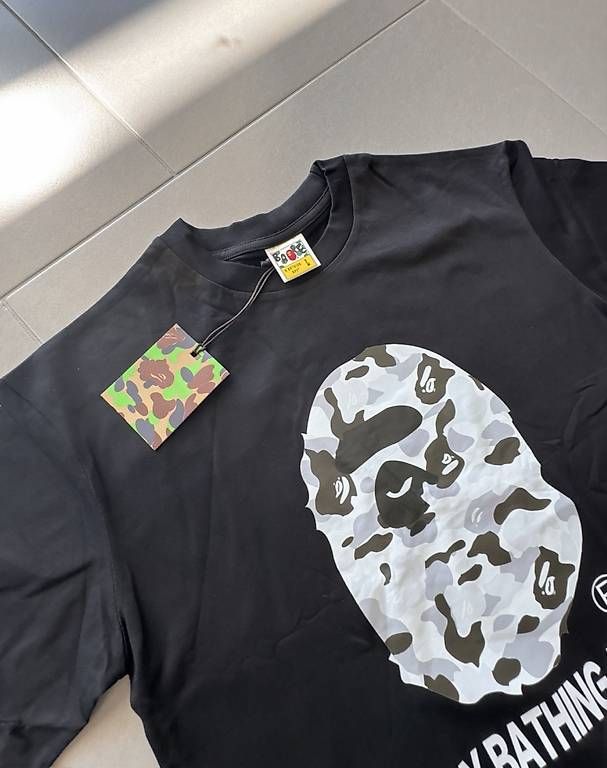 T-shirts: Bape tshirt  – Neuf avec emballage d'origine à Liestal par Adriennsely 1