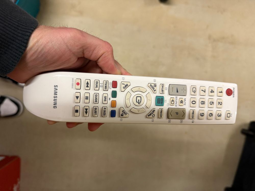 Samsung Fernseher: Samsung 32zoll Fernseher – Gebraucht aus Zürich von marcowolf 3