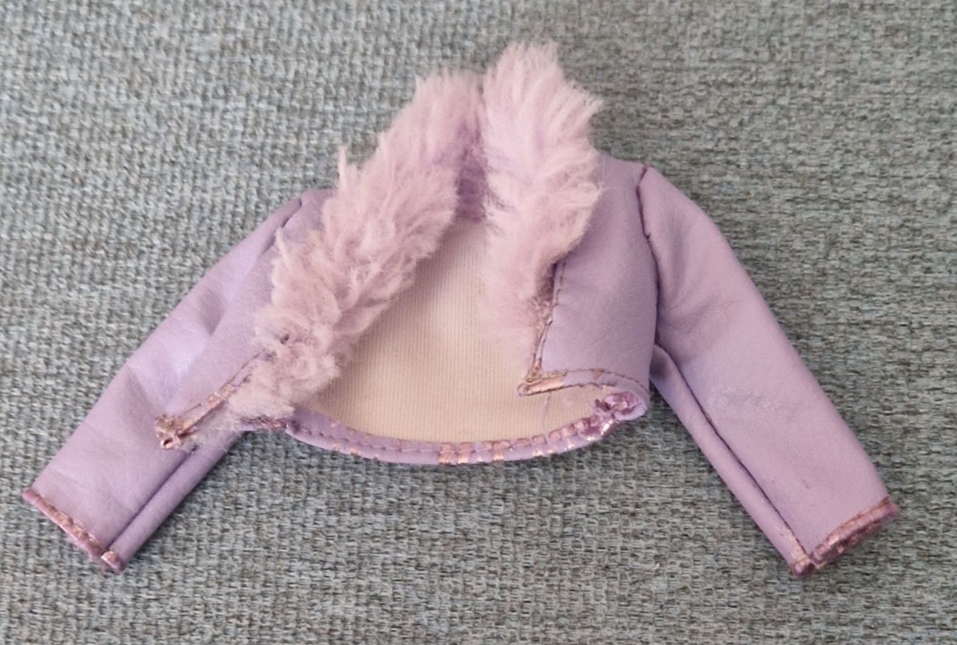 Bambole: veste pour Barbie  – Usato da Couvet venduto da Pioune