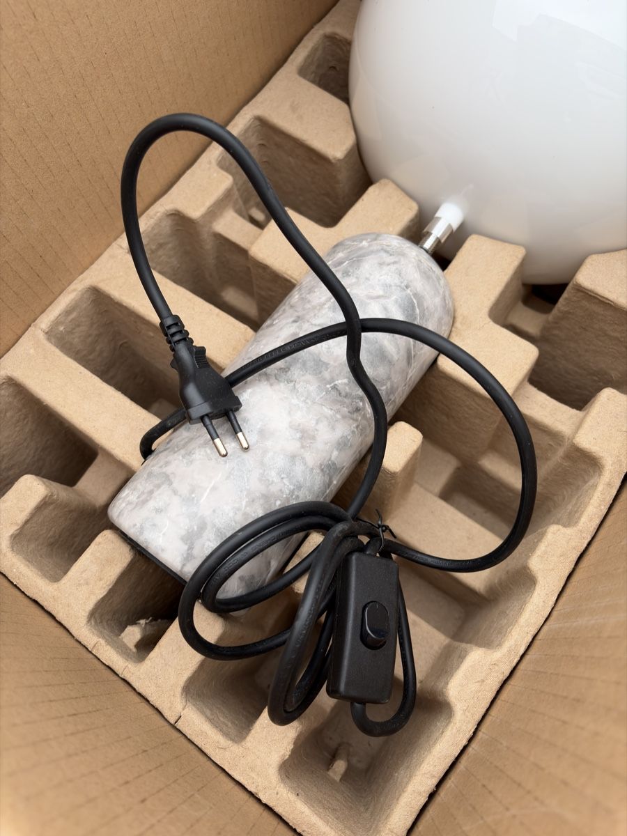 Lampen: New Works Kizu Table Lamp - Small, Marble - Elegant! – Neu (gemäss Beschreibung) aus Nyon von tor_6gr5 1