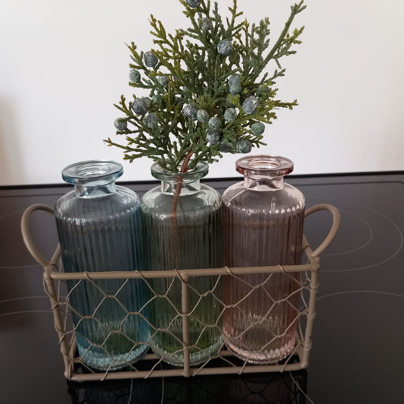 Vasi & Recipienti: Drei Farbige Fläschli Väseli, Glas, Körbli – Nuovo (secondo la descrizione) da Aegerten venduto da gismolini 4