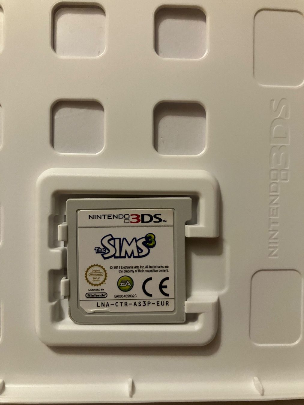 Nintendo Giochi: The Sims 3 – 3DS – Usato da Ecublens VD venduto da Le_marchand_geek