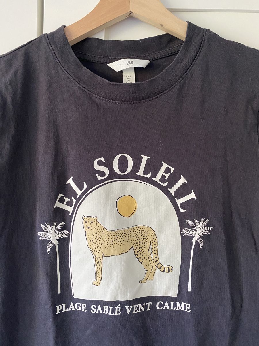 H&M T-shirts: T-shirt H&M imprimé léopard taille S – D'occasion à Villars-sur-Glâne par mel_6q5w 1