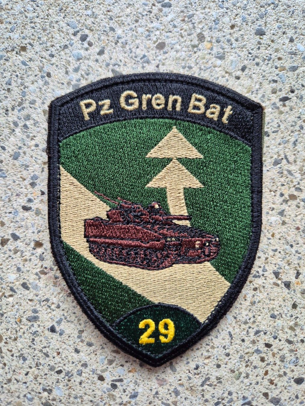 Schweizer Armee Placchette & Badge: *** Badge Panzer Gren Bat 29 mit klett *** – Nuovo e nell'imballaggio originale da Riedholz venduto da fr_sIruP