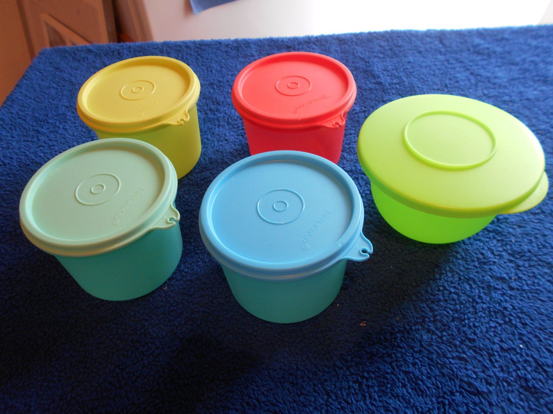 Tupperware Contenitori & Simili: Tupperware 5 Schüsseln 550 ml – Usato da Niederuzwil venduto da kleine_hexe