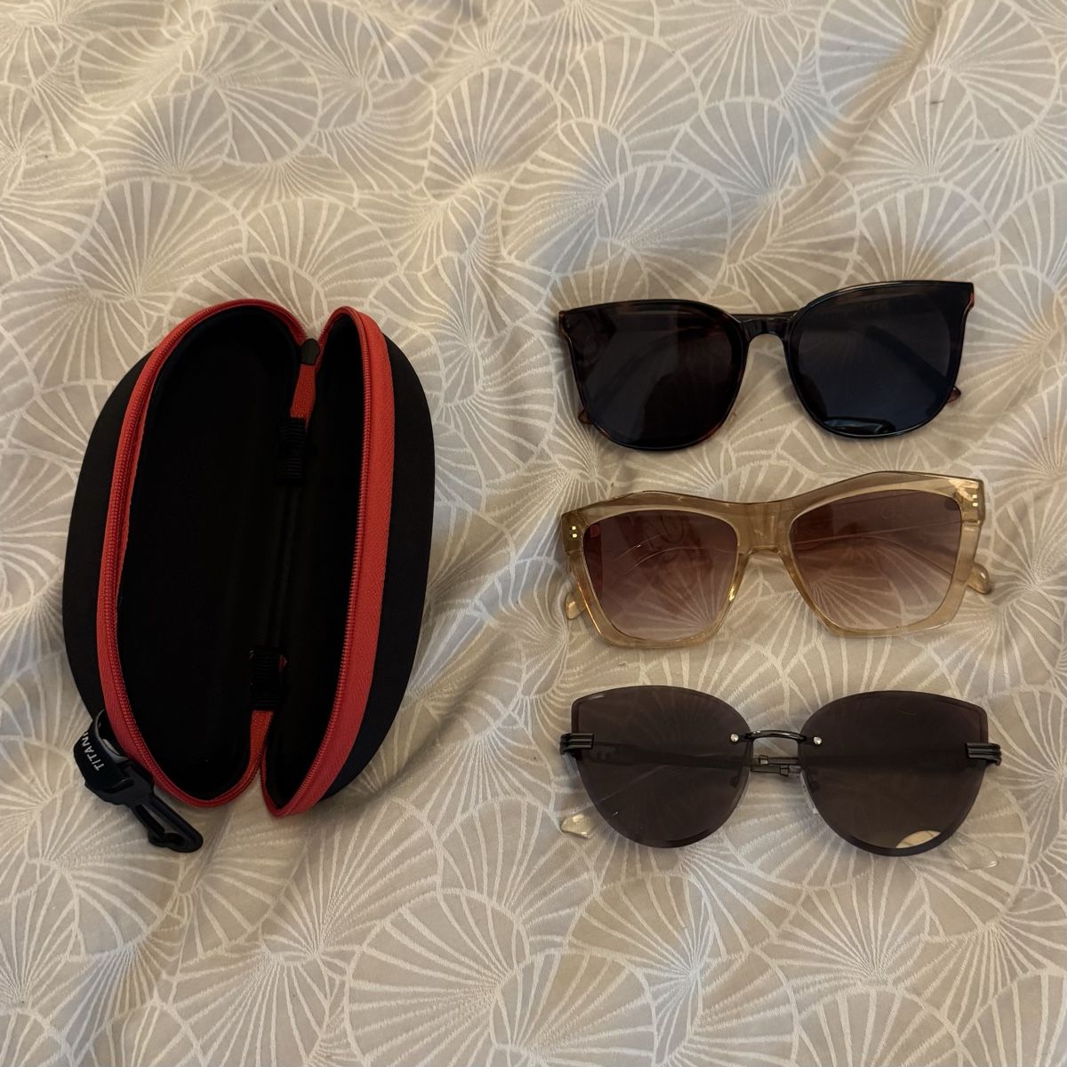 Occhiali & Lenti: Sunglasses case with 3 pairs – Usato da solothurn venduto da mil_ja.t