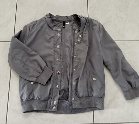 Graue sportliche kurze Blousonjacke in Gr. 40