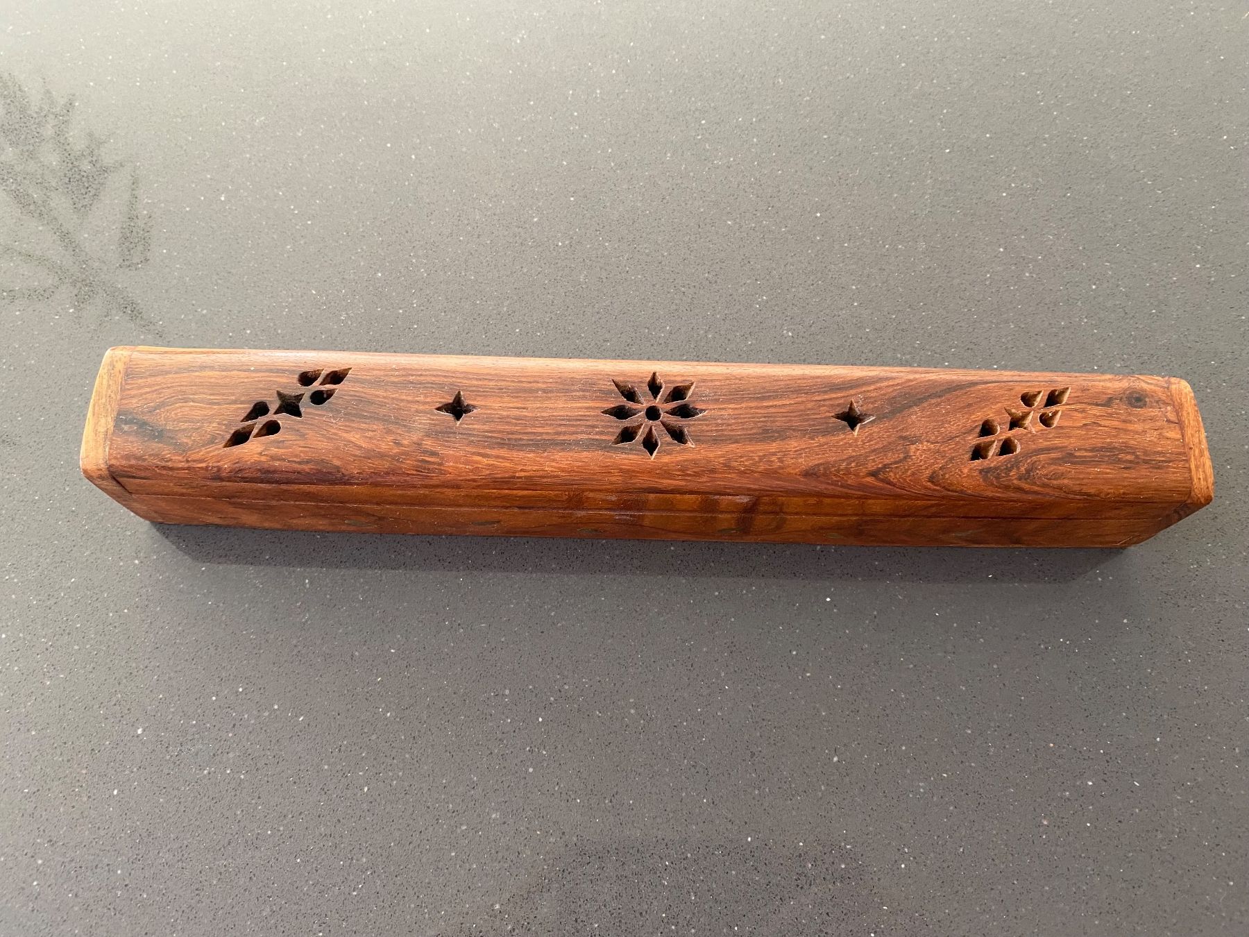 Articoli in legno: Boîte à encens en bois avec décorations dorées – Usato da Sion venduto da pur_m89d 3