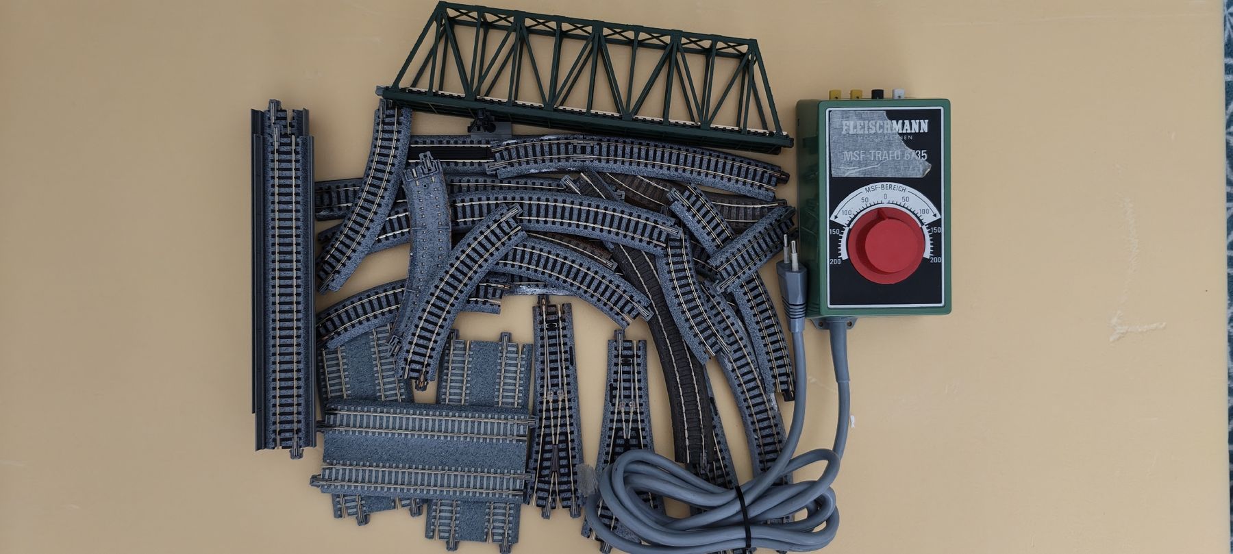 Modellini di ferrovie: Gleise, Brücke und Trafo Fleischmann – Usato da Langnau i. E. venduto da m.du