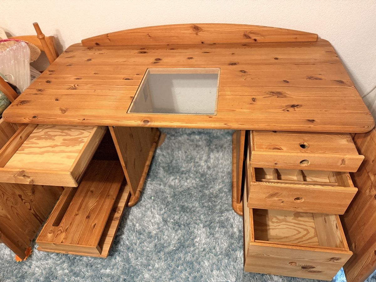 Schreibtische: Schreibtisch – Gebraucht aus Amlikon-Bissegg von Flowers_Blossom 2