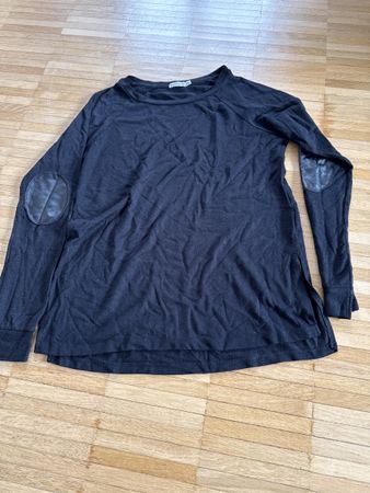 Schwarzes Langarmshirt Gr. M Leder Patches Bershka
