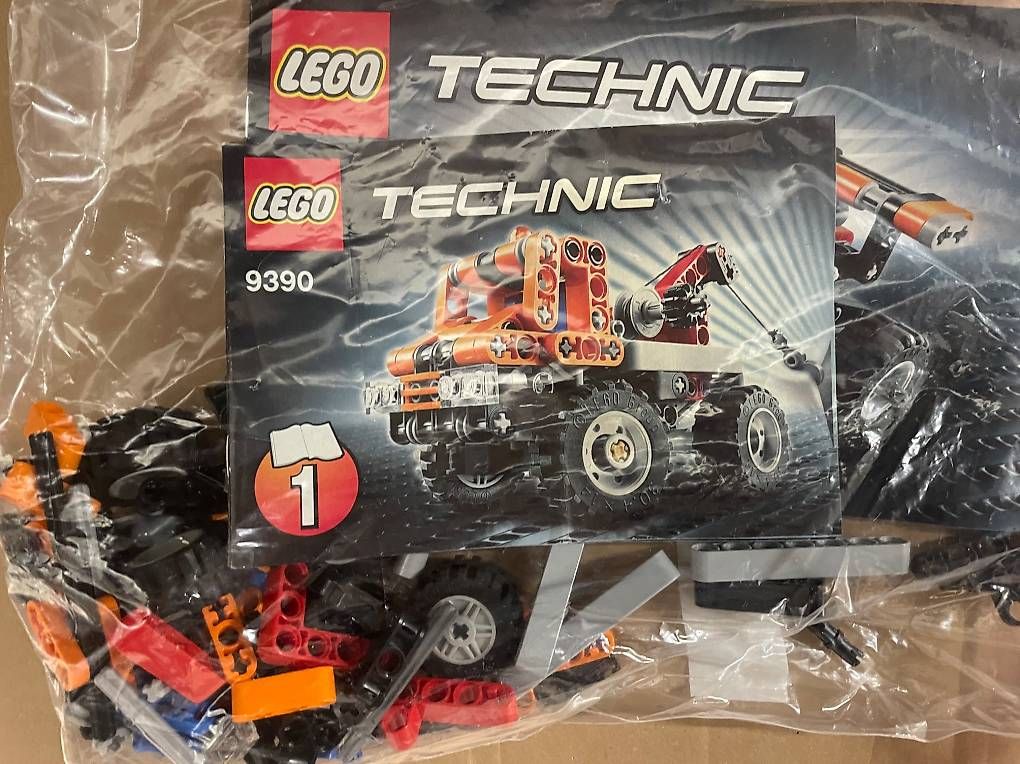 Lego Kit di costruzioni: Lego Technic Abschlepper 9390 mit beiden Originalanleitungen – Usato da Willerzell venduto da Eluchs