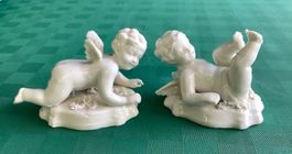 ZWEI SPIELENDE VINTAGE ENGELCHEN ( PORZELLAN )