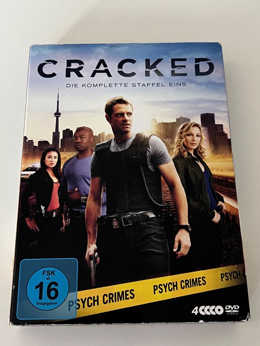 Tutti i DVDs: CRACKED - Die komplette Staffel Eins – Usato da Altstätten SG venduto da sheamus