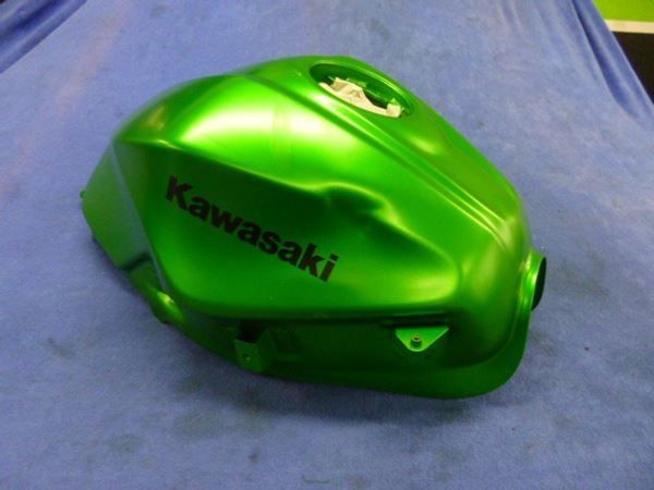 Kawasaki Tutti i ricambio per moto: Kawasaki Z300 / 2015-  Benzintank – Usato da Rothrist venduto da THEI2